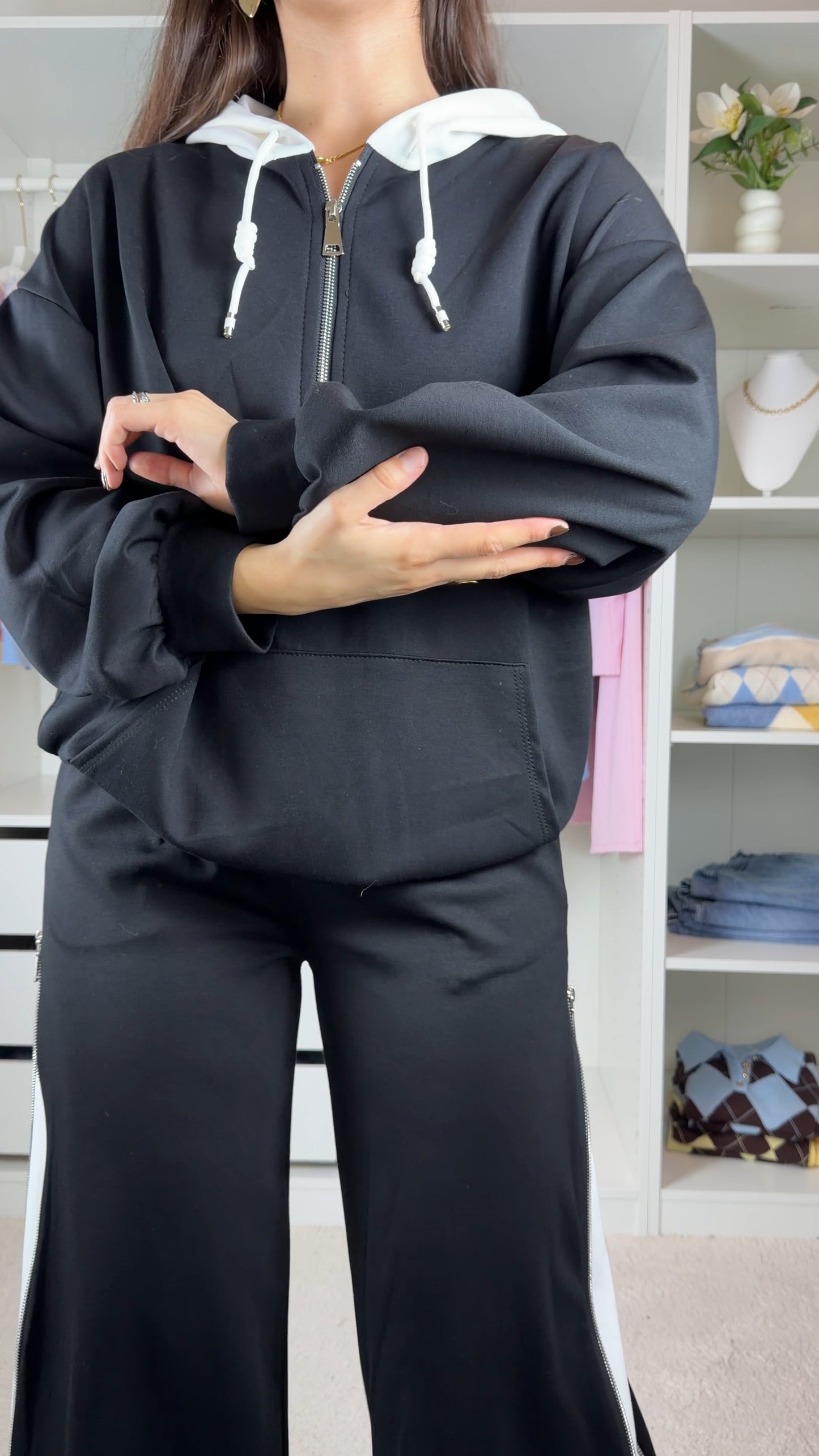 Conjunto fato de treino com fecho lateral nas calças