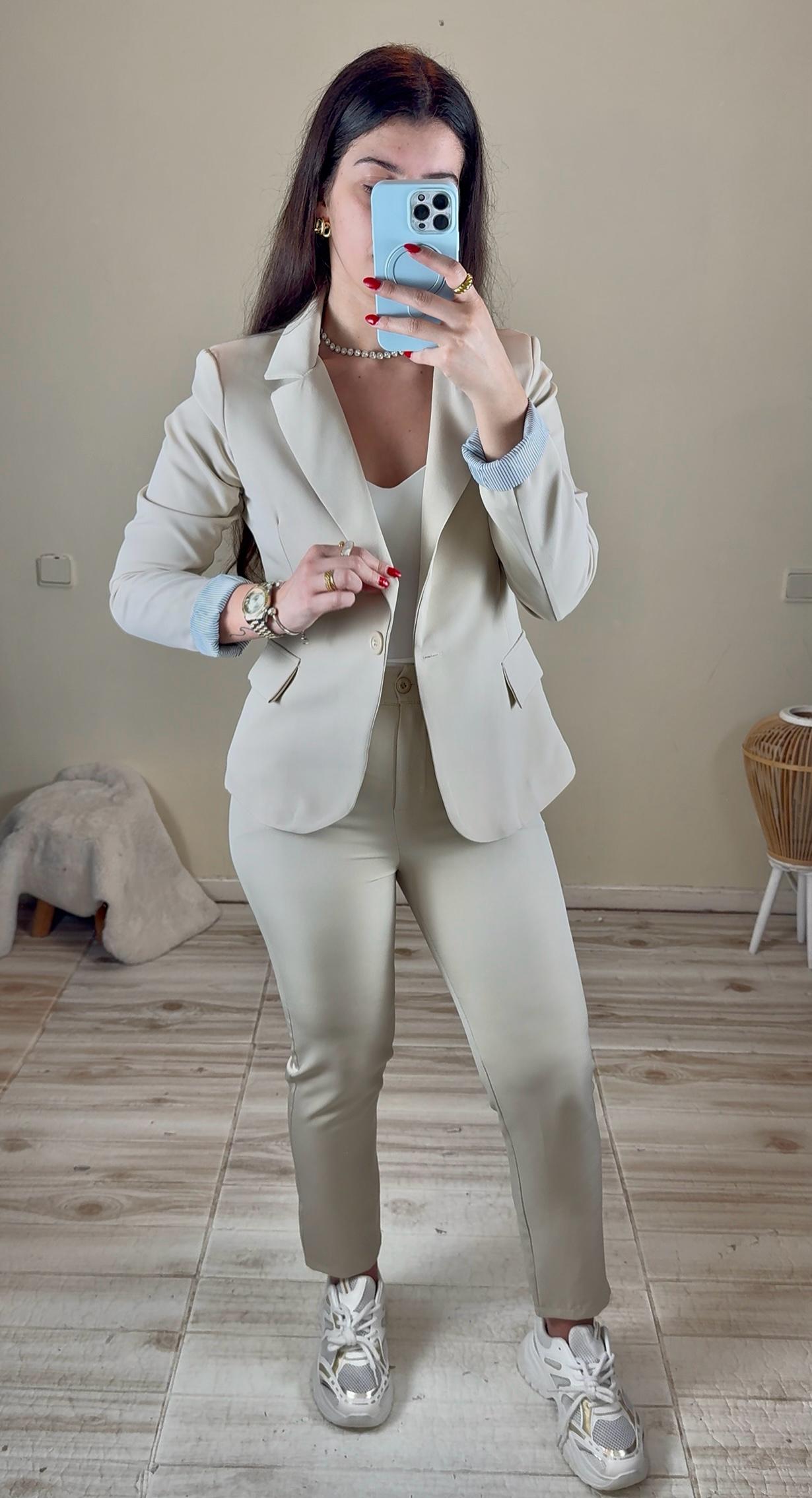 Fato feminino com blazer c/gola e calças Slim