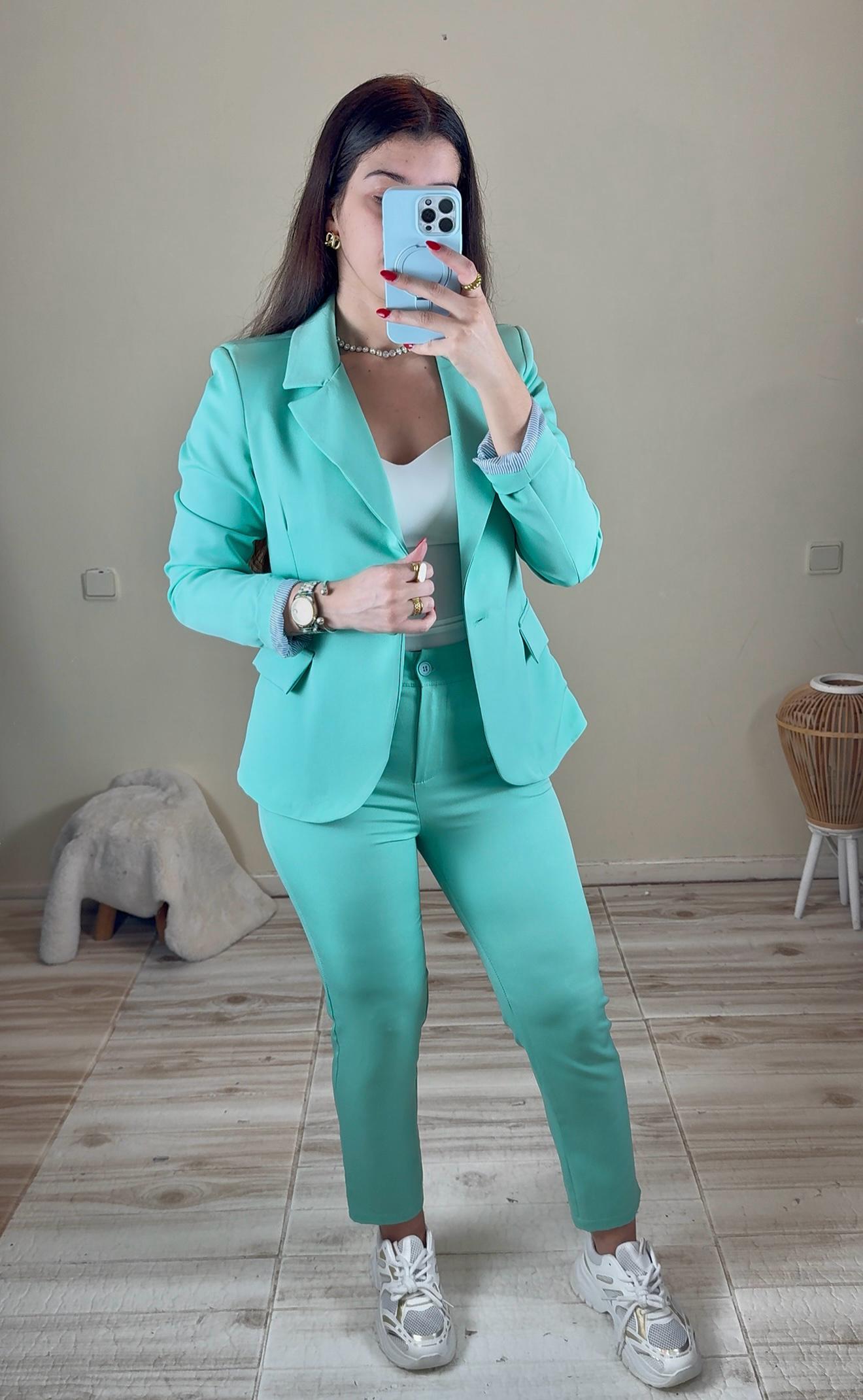 Fato feminino com blazer c/gola e calças Slim