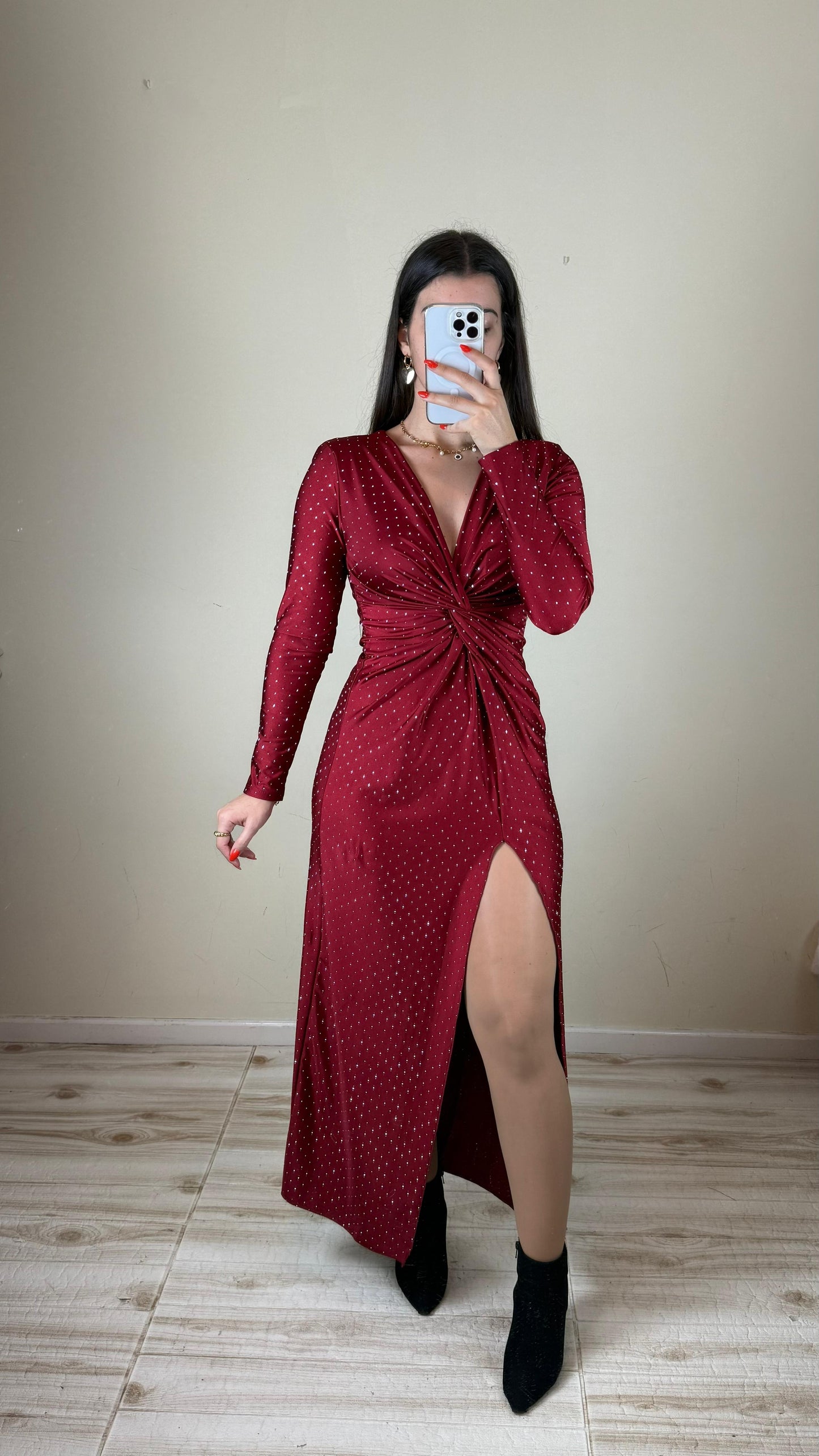 Vestido disfarça barriga com brilho