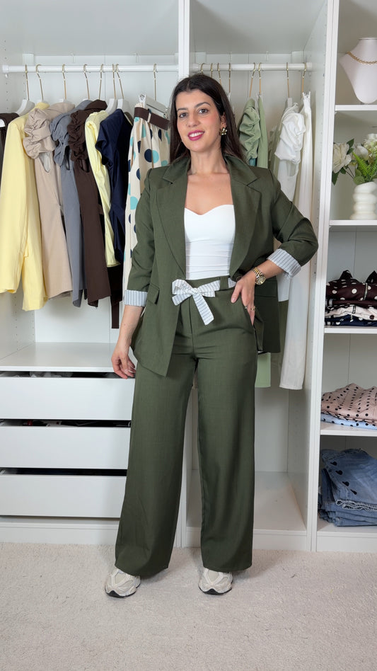 Fato elegante c/ forro com padrão de riscas