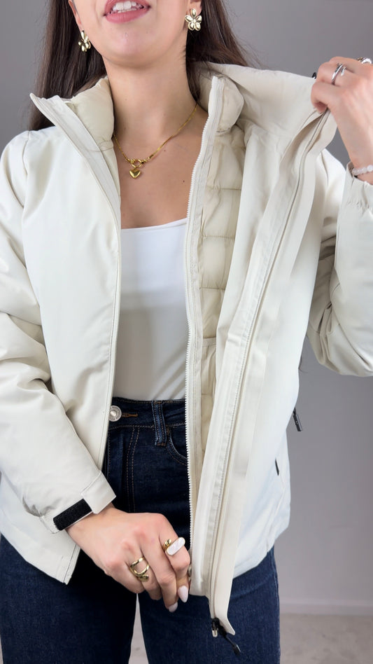 Casaco 3 em 1 (Divide-se em 2 casacos diferentes)