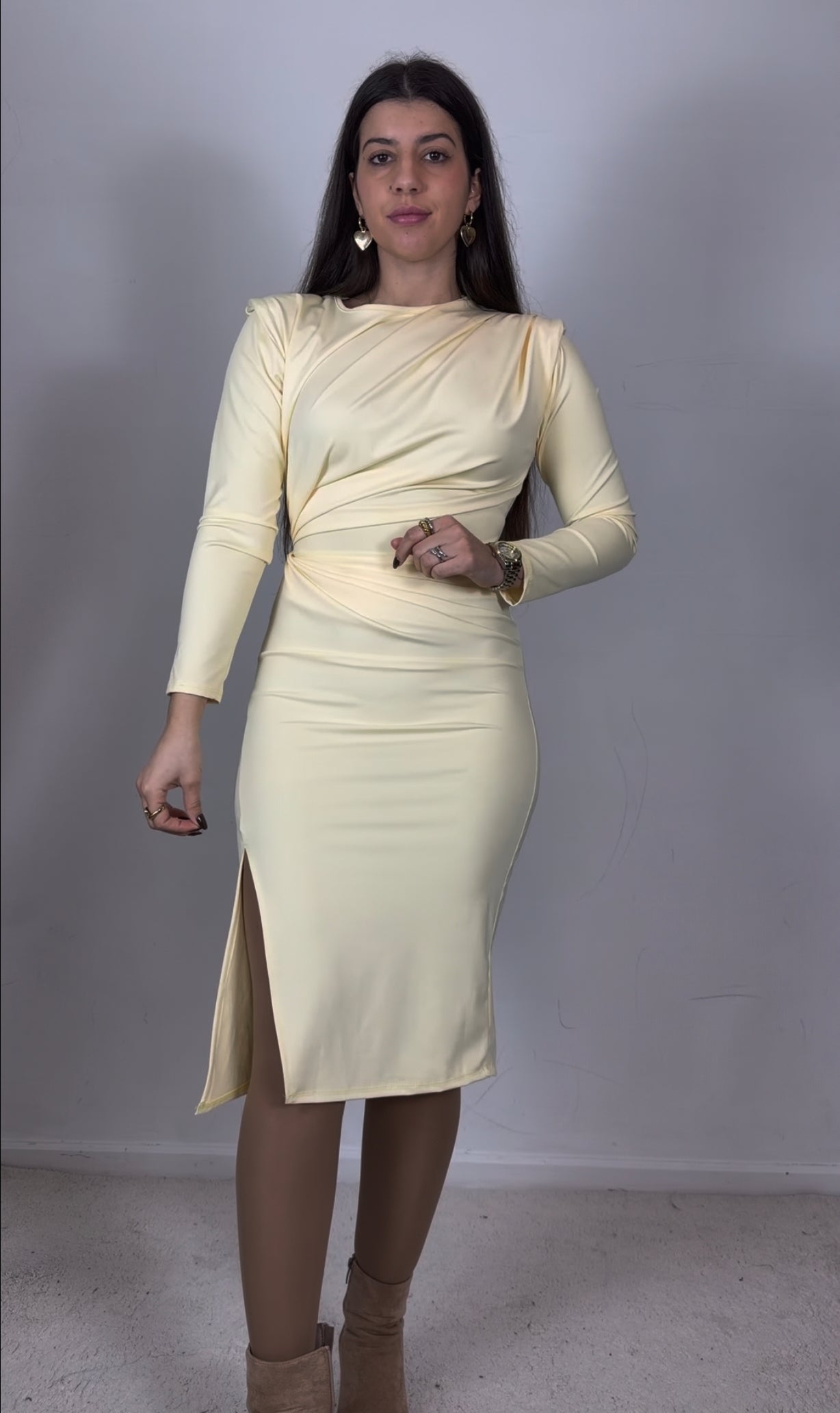 Vestido disfarça barriga