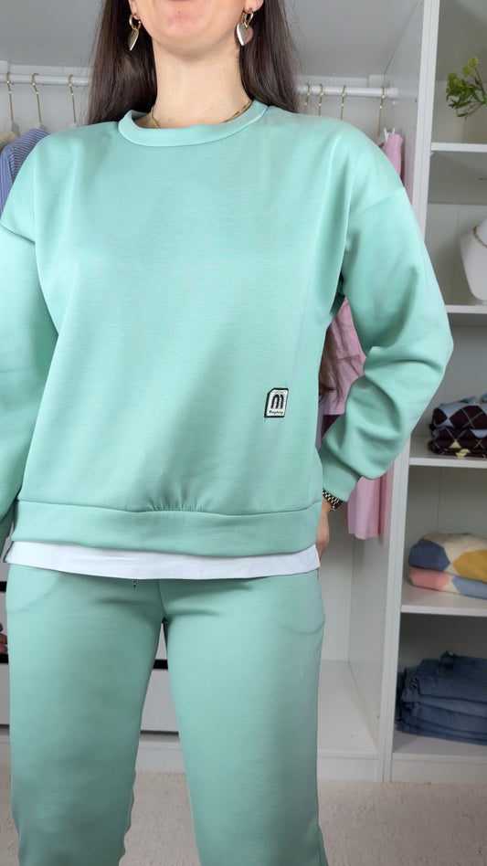 Conjunto fato de treino