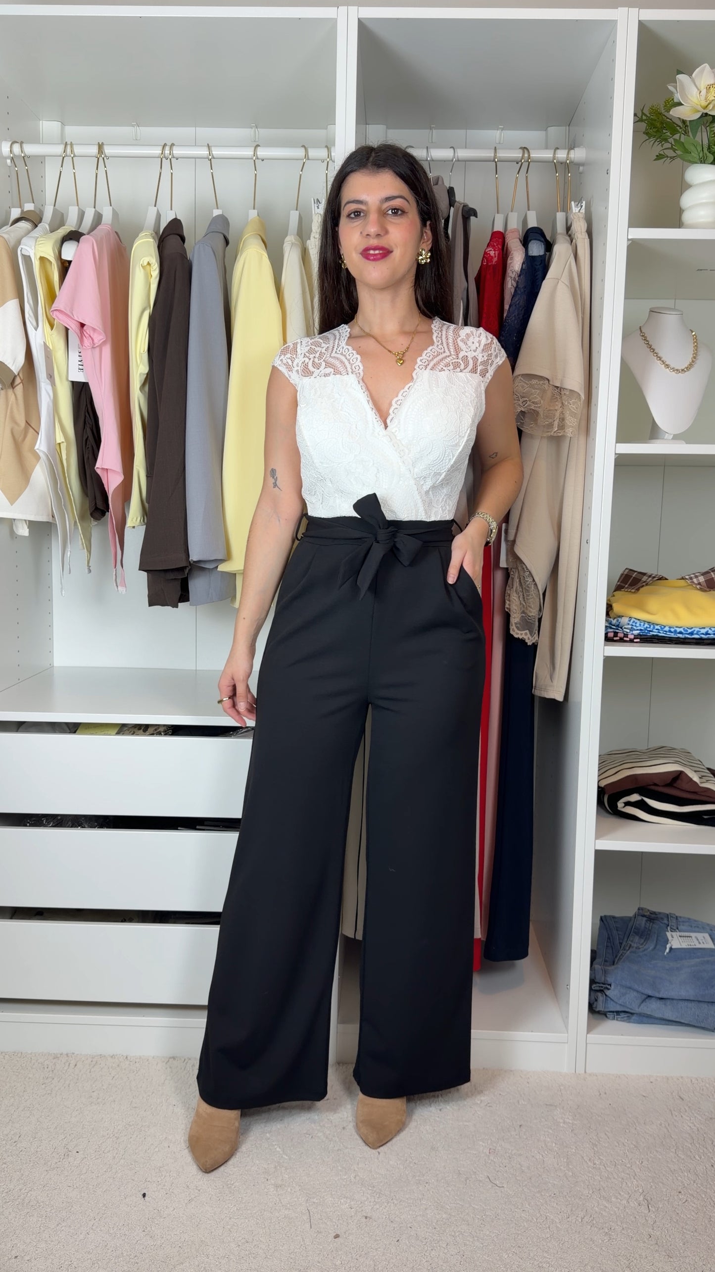 Macacão c/ decote rendado