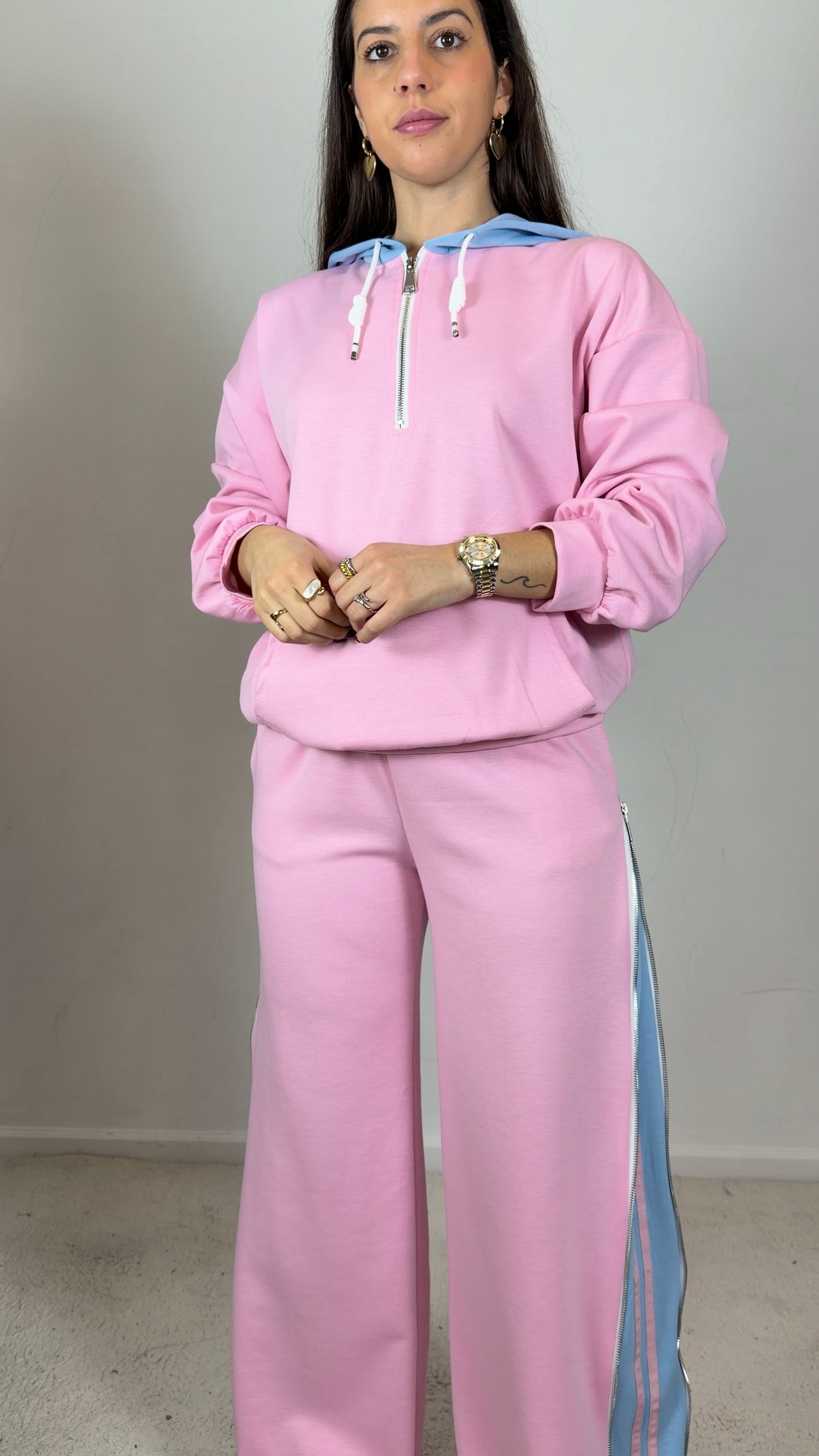 Conjunto fato de treino com fecho lateral nas calças