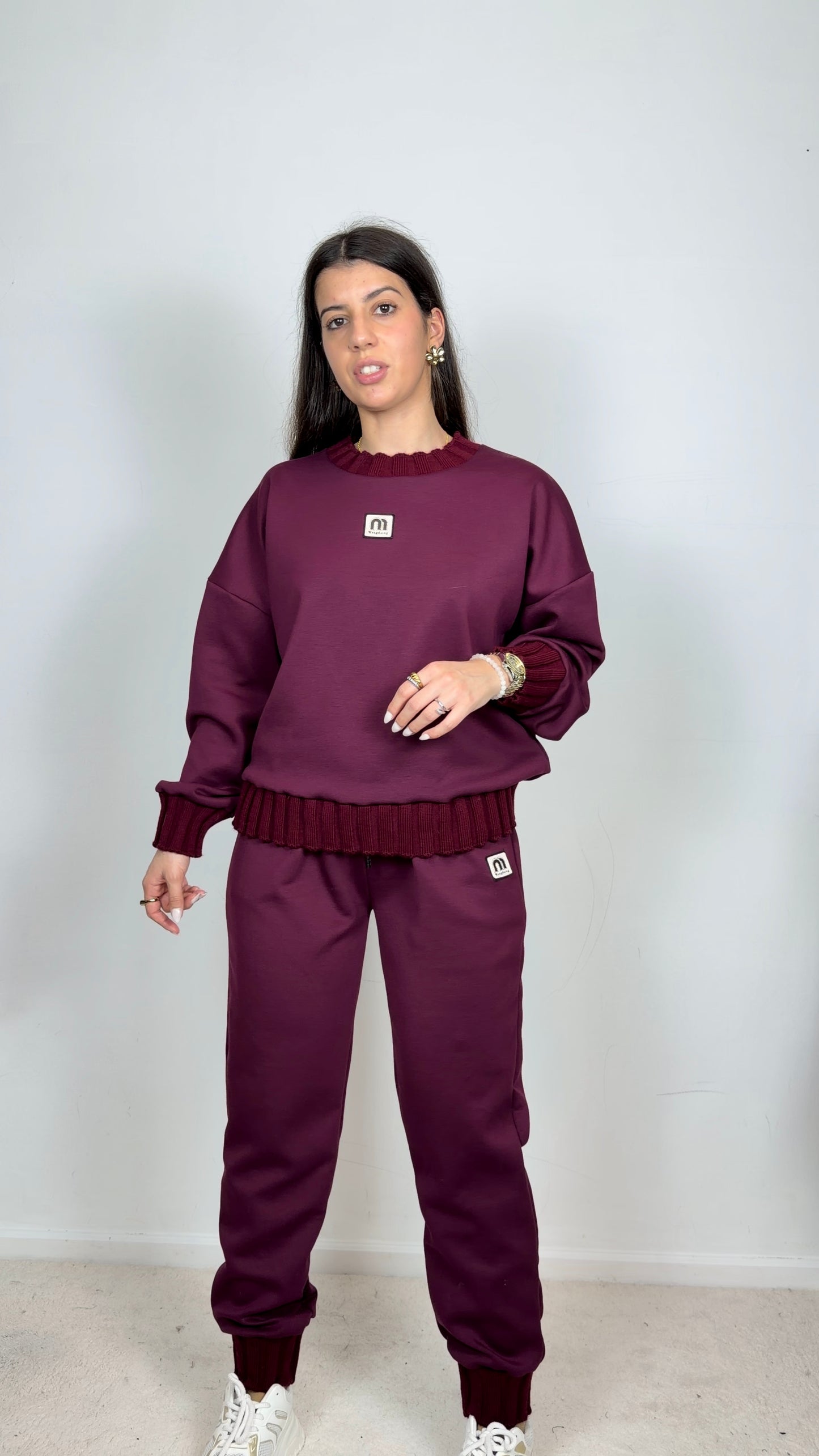 Conjunto cardado com detalhes em malha