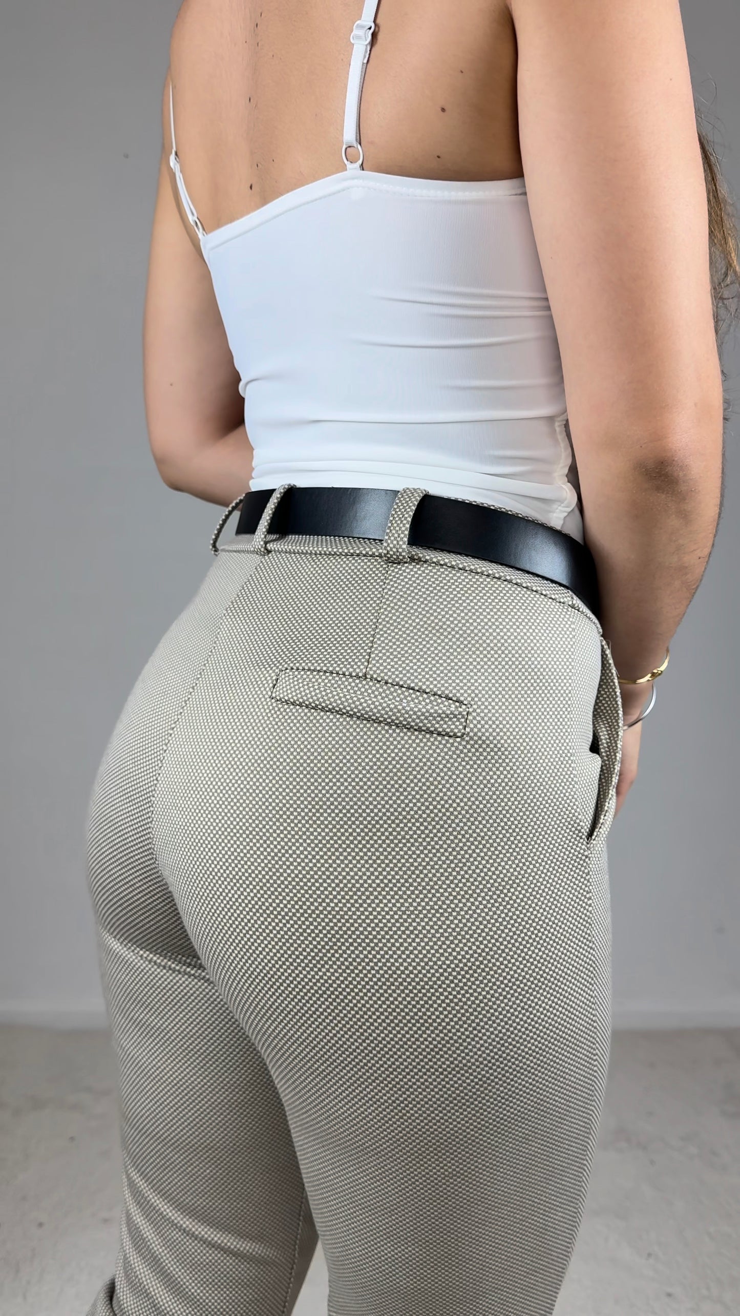 Calças com cinto elásticas