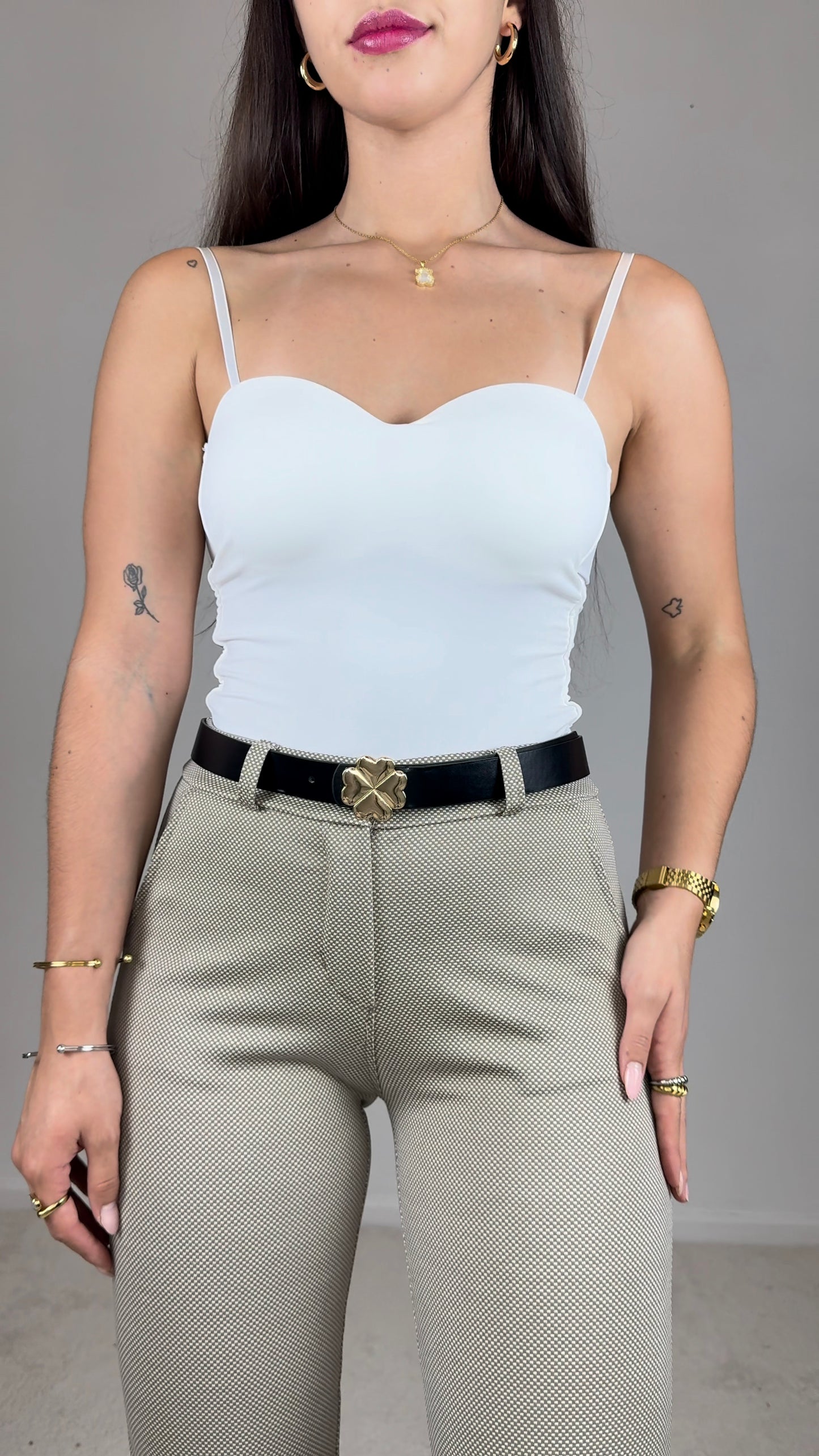 Calças com cinto elásticas