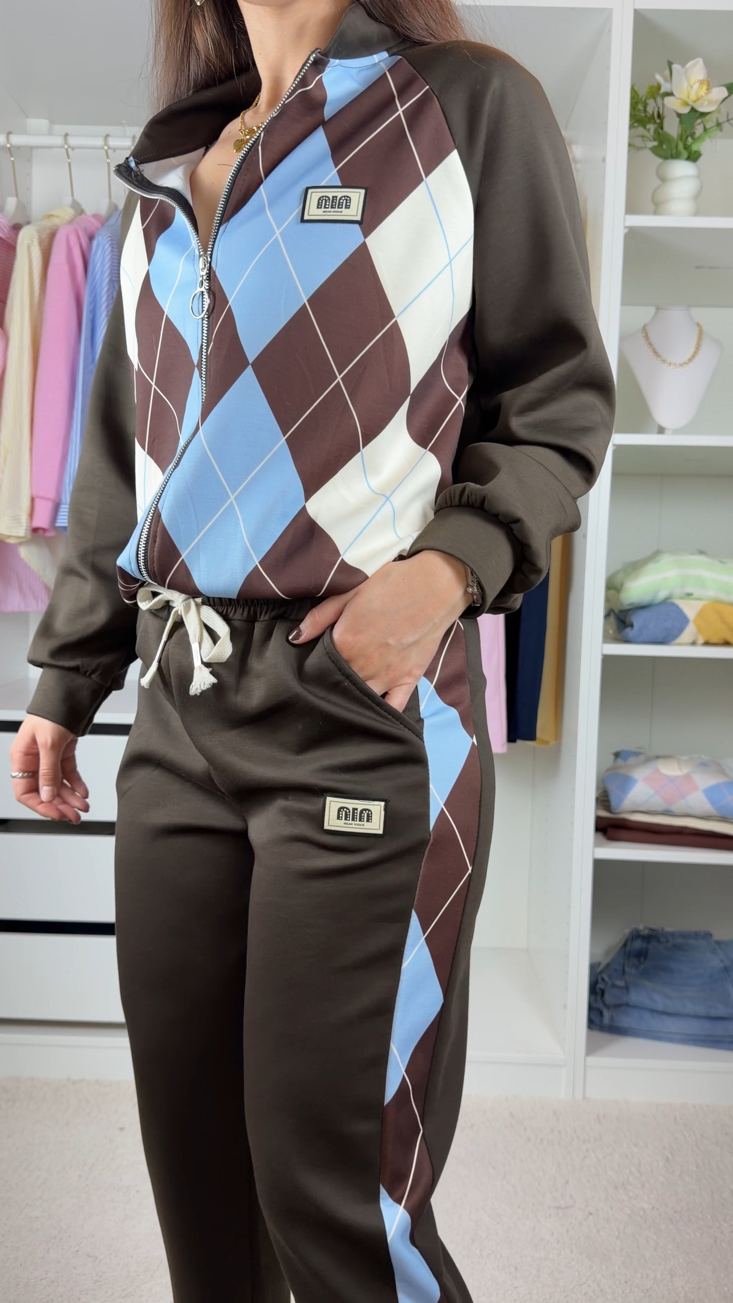 Conjunto fato de treino c/padrão de losangos