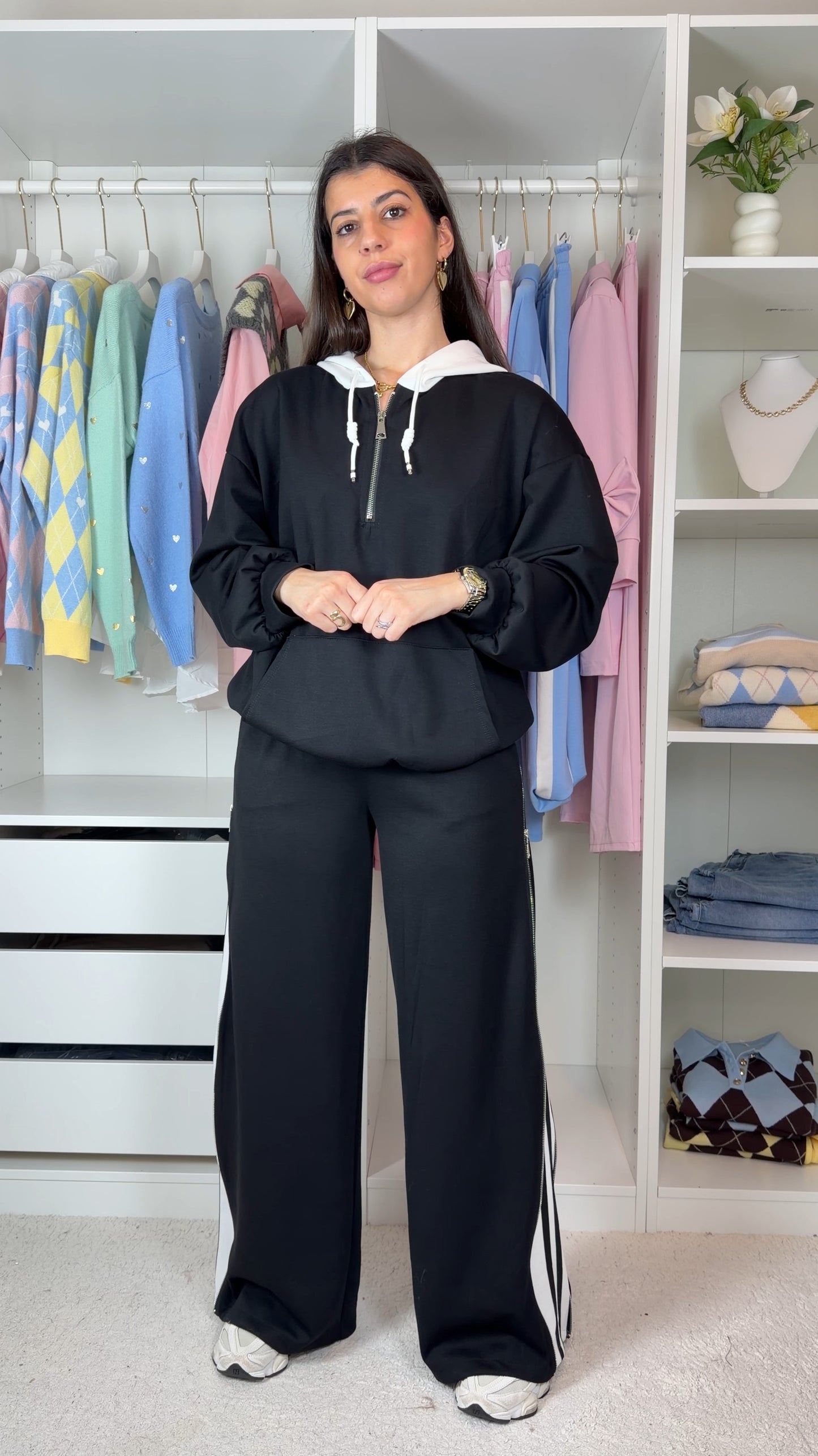 Conjunto fato de treino com fecho lateral nas calças