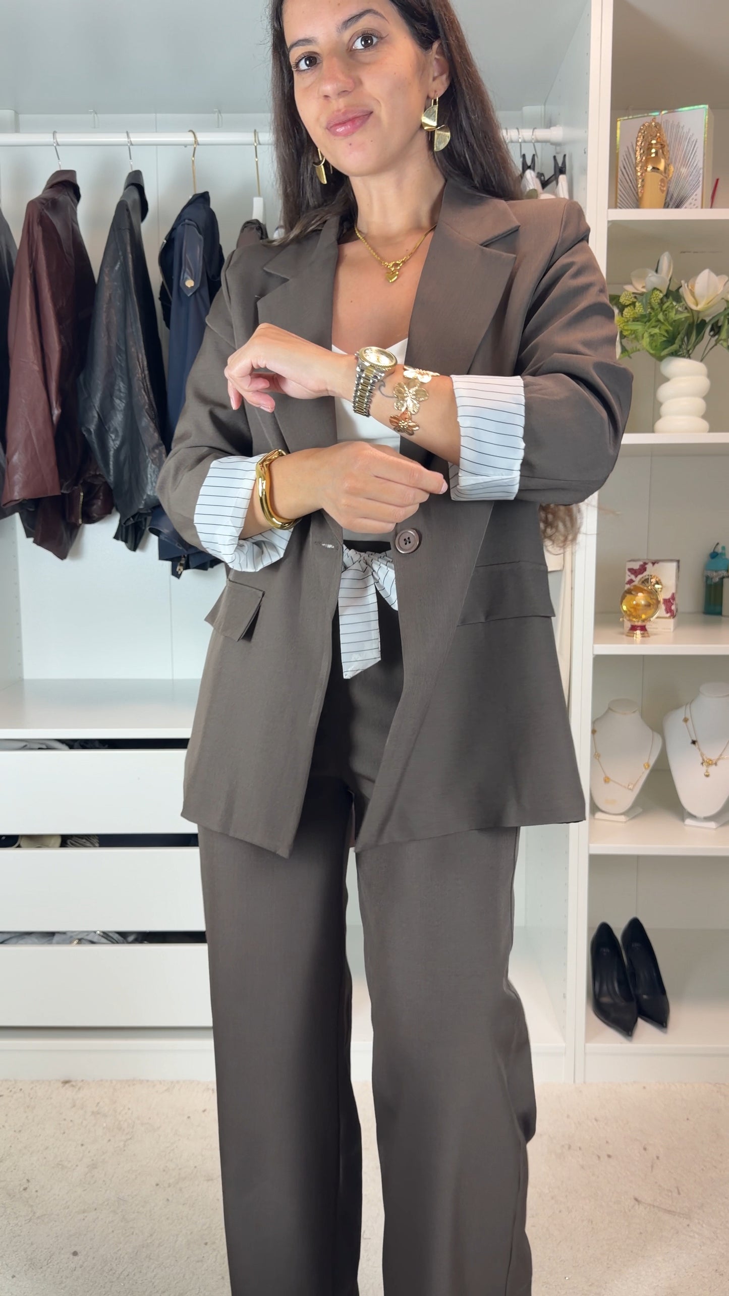 Fato elegante c/ forro com padrão de riscas