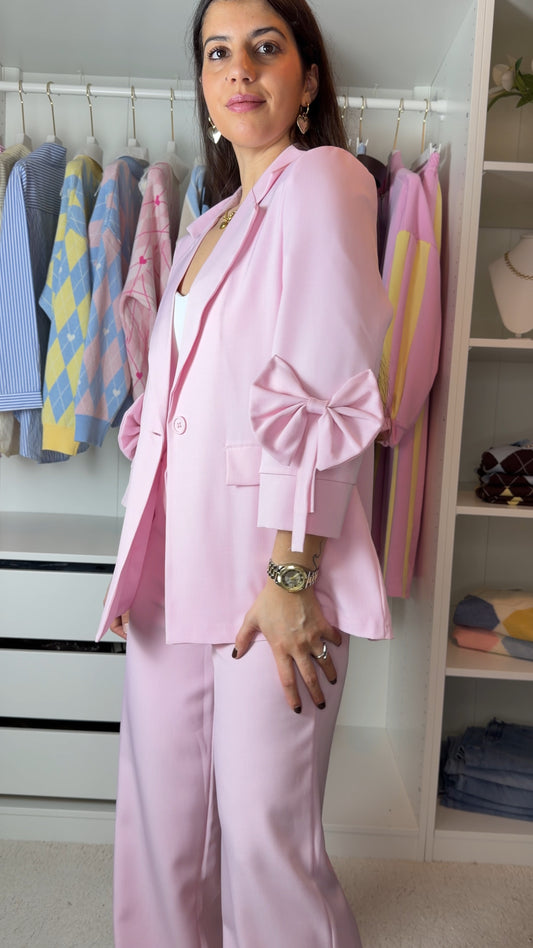 Fato c/ laços no blazer