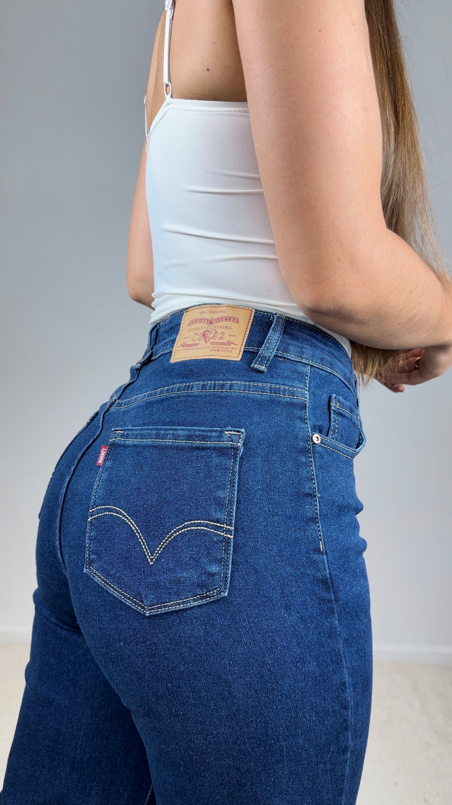 Calças inspiração lev1s