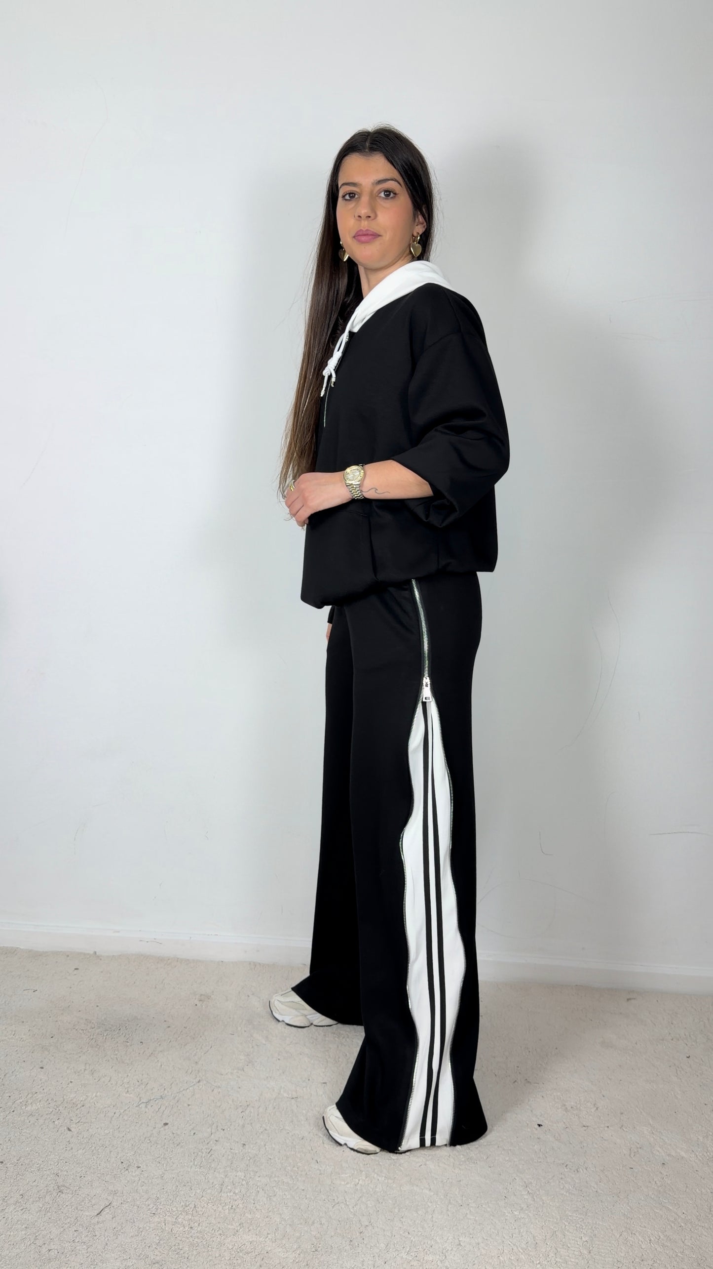 Conjunto fato de treino com fecho lateral nas calças