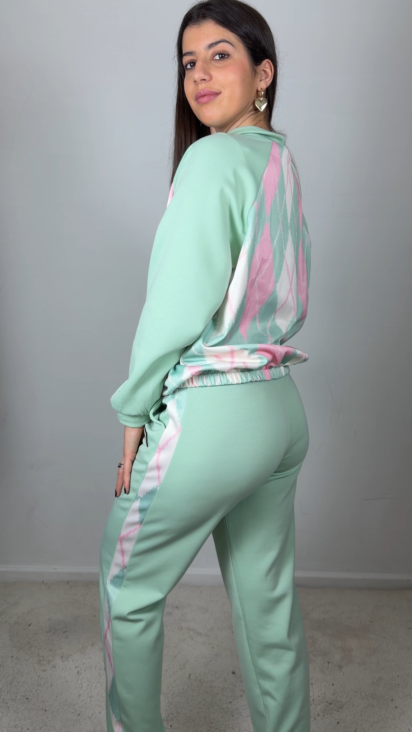 Conjunto fato de treino c/padrão de losangos