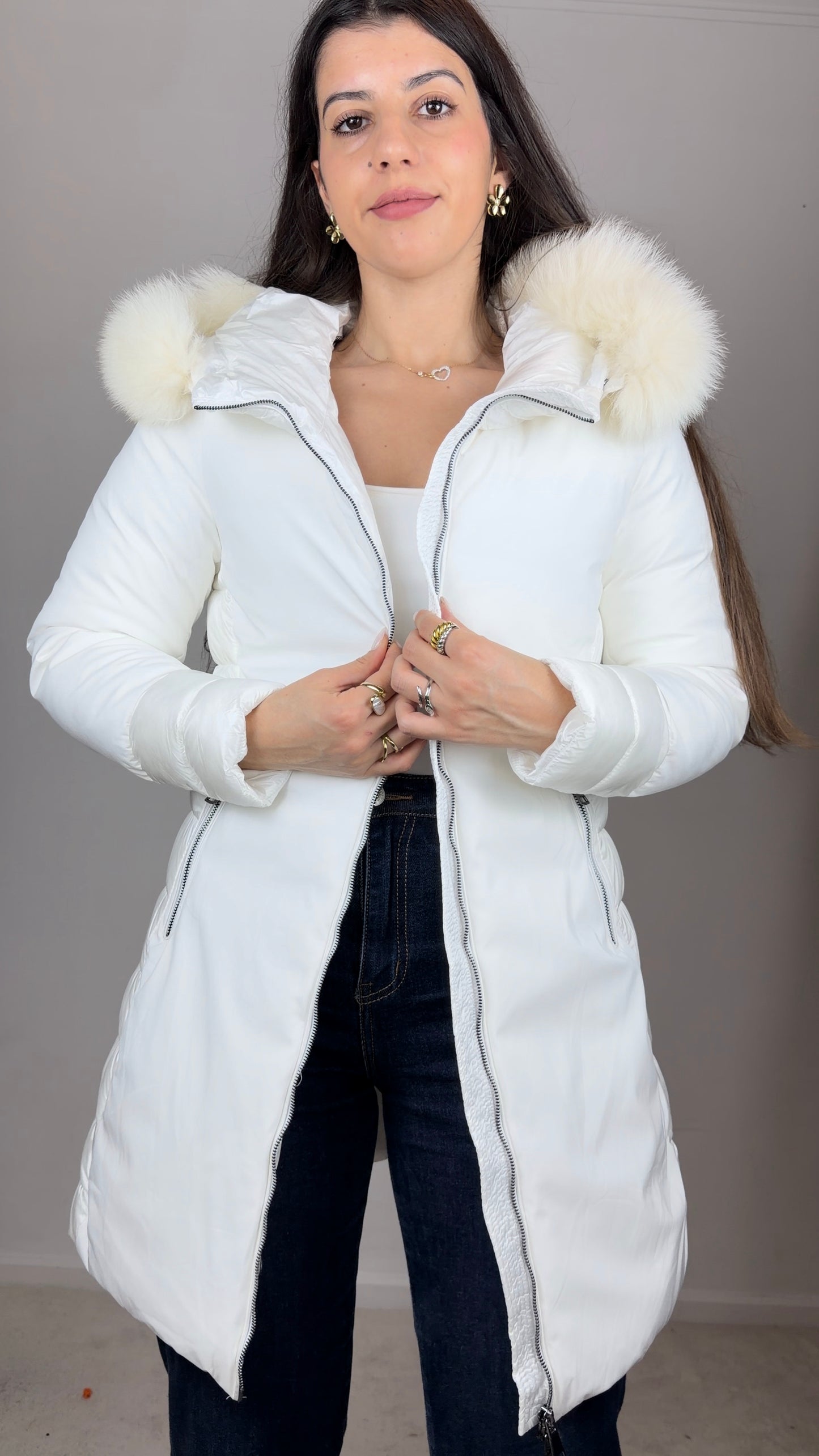 Parka branca com carapuço com pêlo removível