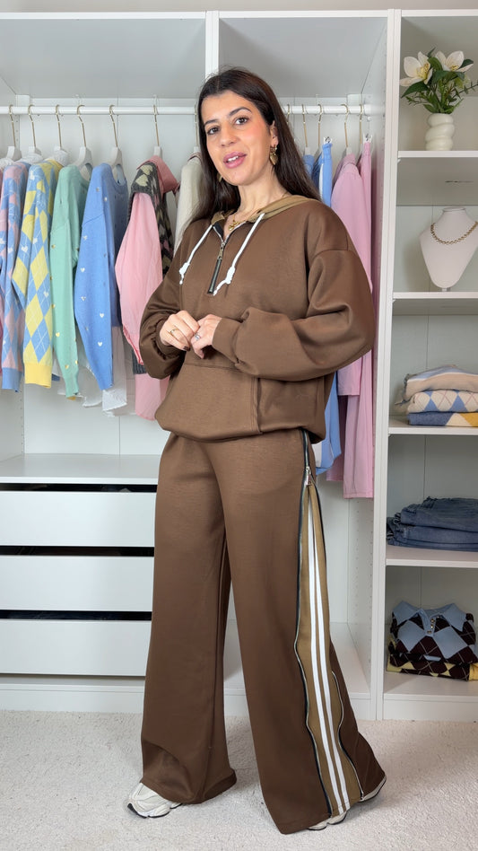 Conjunto fato de treino com fecho lateral nas calças